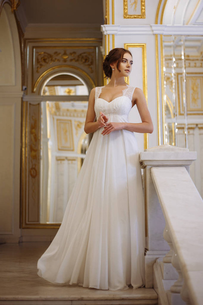 beautiful young woman bride in luxury wedding dress in interior - Fotografie, Obrázek