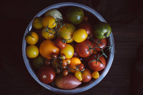 Rote und gelbe Tomaten - Foto, Bild