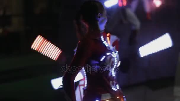 Neon show performance in glowing suit at night outdoor - Metraje, vídeo