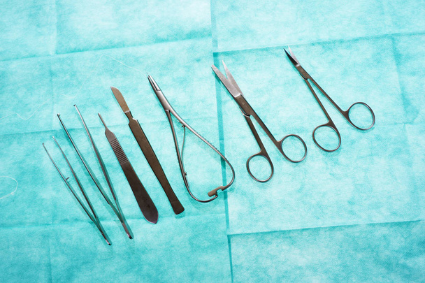 Satz chirurgischer Instrumente - Foto, Bild