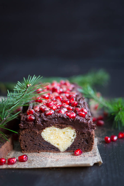 Chocolate cake with vanilla heart  - Photo, Image