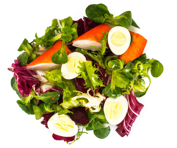 Фрізе кукурудзи салат з цикорію, Escarole, крабові палички і перепелині E - Фото, зображення