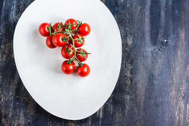 Tomates fraîches biologiques cerise
 - Photo, image