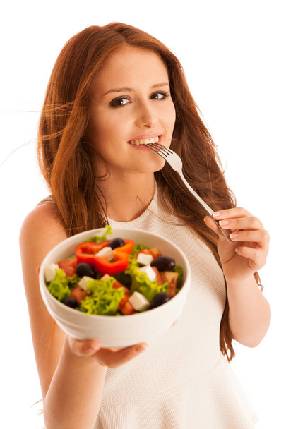 alimentación saludable - mujer come un tazón de ensalada griega aislado sobre
 - Foto, Imagen