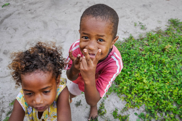 Kids in a local village in Mana Island, Fiji - Фото, изображение