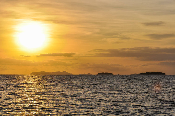 Sunset on Bounty Island in Fiji - Φωτογραφία, εικόνα