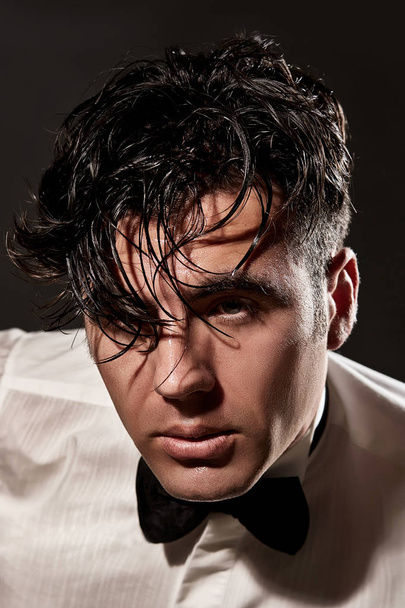 Portrait of a sexy man with wet hair. - Foto, afbeelding