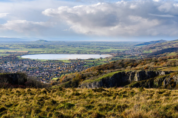 Cheddar Resevoir y los niveles de Somerset de la garganta de Cheddar
 - Foto, Imagen