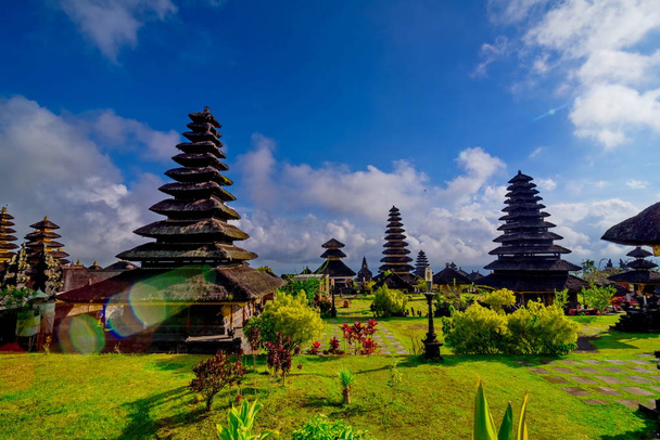 Taman Ayun ναού (Μπαλί, Ινδονησία), σε μια όμορφη ηλιόλουστη μέρα - Φωτογραφία, εικόνα