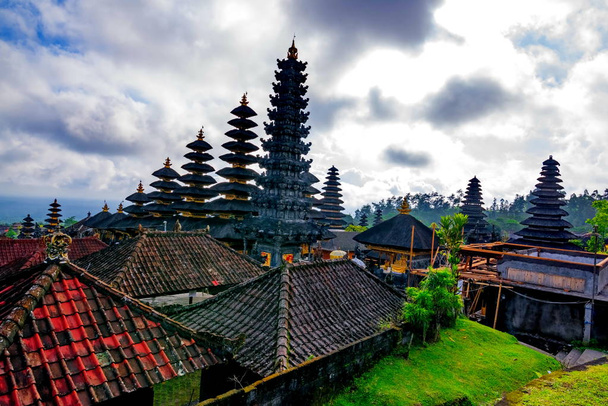 Taman Ayun Temple (Bali, Indonésia) em um belo dia ensolarado
 - Foto, Imagem