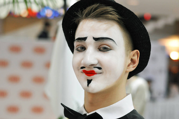 少年 mime 俳優クローズ アップの肖像画 - 写真・画像