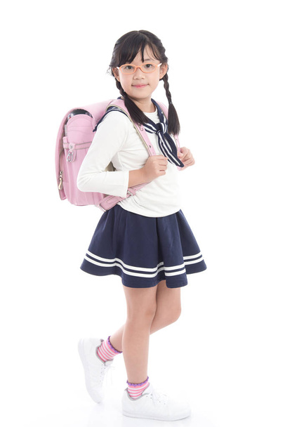Criança asiática em uniforme escolar com saco escolar rosa
  - Foto, Imagem