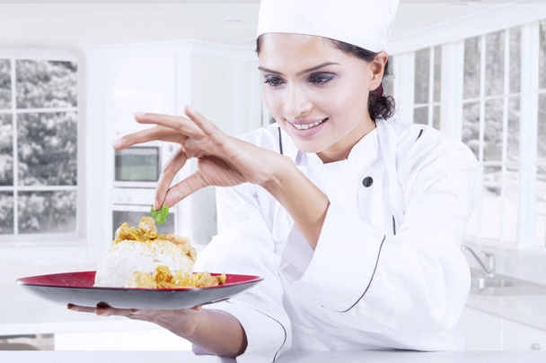Chef garnishing food with parsley - Фото, изображение