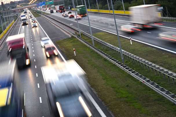 Autopista de acceso controlado de cuatro carriles en Polonia
 - Foto, imagen