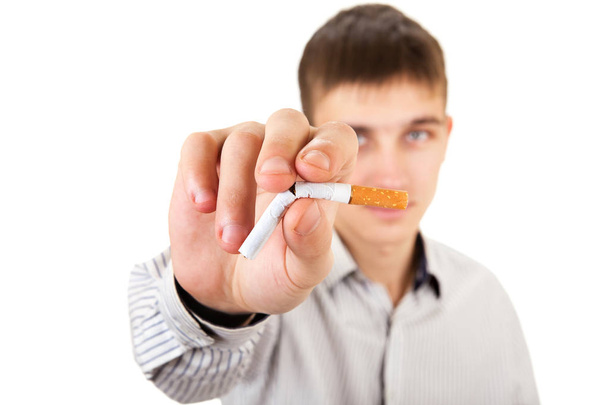 Jeune homme avec une cigarette cassée
 - Photo, image