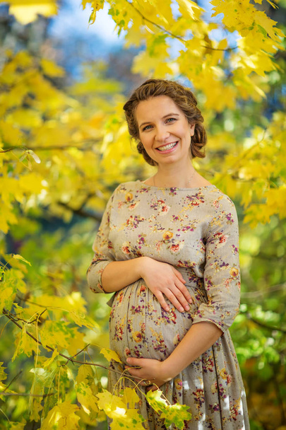 Pregnant female in autumn - Valokuva, kuva