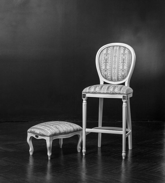 White vintage classic chair and stool - Foto, immagini