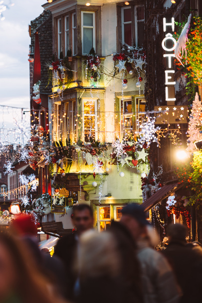 Готель неоновий знак Різдвяний ринок атмосферу в Страсбурзі, Франк - Фото, зображення