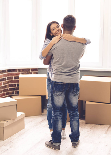 Young couple moving - Foto, Imagen