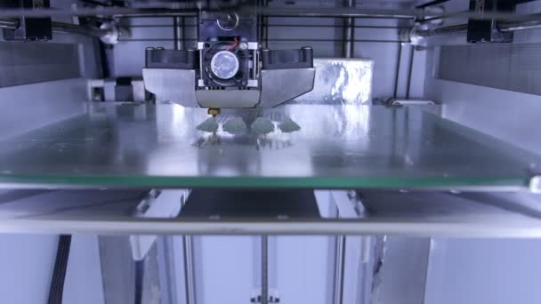 impresora 3D profesional en operación de trabajo
 - Imágenes, Vídeo