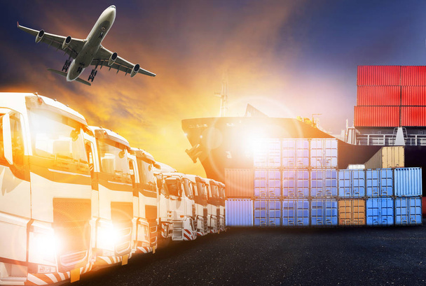 kontejner nákladní automobil, loď v přístavu a nákladní nákladní letadlo logistické  - Fotografie, Obrázek