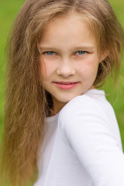 Portrét krásné malé holčičky  - Fotografie, Obrázek