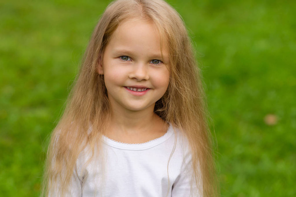 Ritratto di una bella bambina  - Foto, immagini