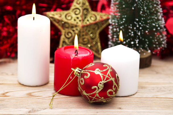 Velas con decoraciones navideñas
 - Foto, Imagen