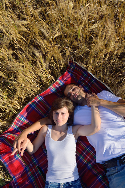 Happy couple in wheat field - Zdjęcie, obraz