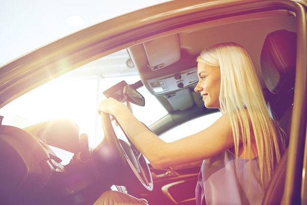 happy woman inside car in auto show or salon - Фото, зображення