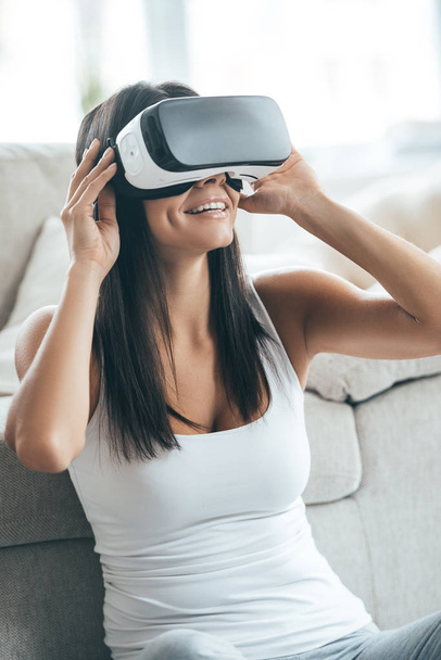 beautiful woman in virtual reality  - Zdjęcie, obraz