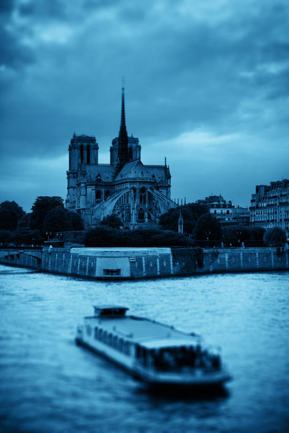 Catedral de Notre-Dame
  - Foto, Imagem
