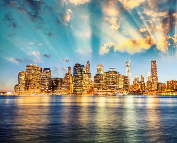 Incredibile tramonto skyline panoramico di Lower Manhattan visto da
 - Foto, immagini