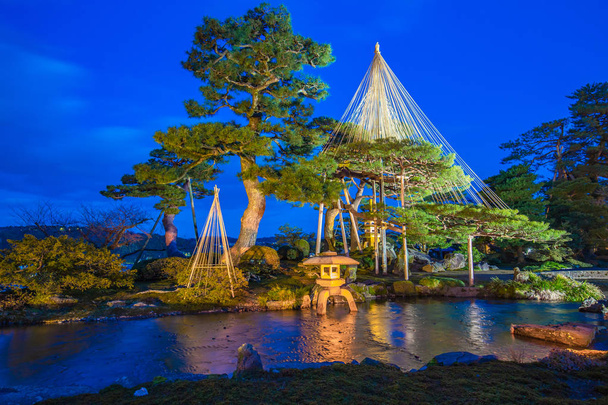 Light-up Kenrokuen ogród i Park zamek Kanazawa w Kanazaw - Zdjęcie, obraz
