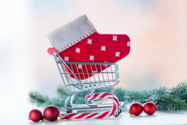 Alışveriş sepeti Noel çorap ve lolipop  - Fotoğraf, Görsel