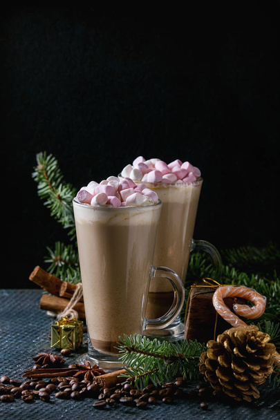 Christmas Cafe latte with marshmallow - Фото, зображення
