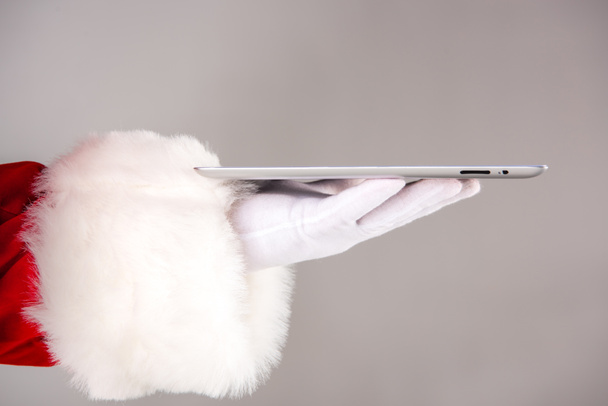 Santa Claus mano mostrando tableta digital
 - Foto, imagen