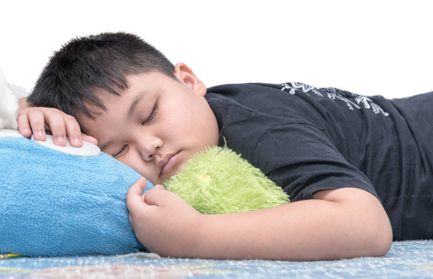 толстый мальчик спать изолированы на белом
 - Фото, изображение