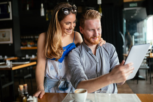 Woman and man flirting in cafe - Zdjęcie, obraz
