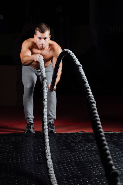 Men with battle rope in functional training fitness gym - Foto, Imagem
