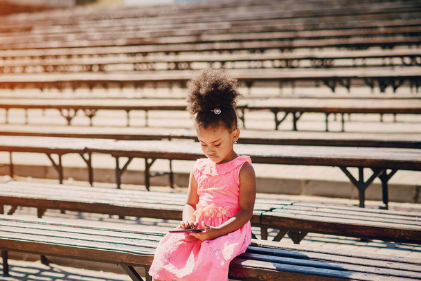 little girl on a walk - Valokuva, kuva