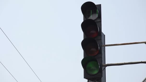 Φώτα τροχαίας στη διασταύρωση - Πλάνα, βίντεο