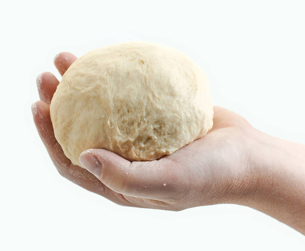 свіже сире тісто в руці пекарів
 - Фото, зображення