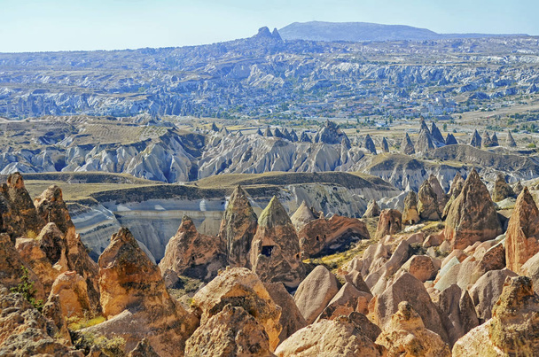 Κόκκινη κοιλάδα και τα βράχια στην Καππαδοκία, Κεντρική Ανατολία, Τουρκία - Φωτογραφία, εικόνα