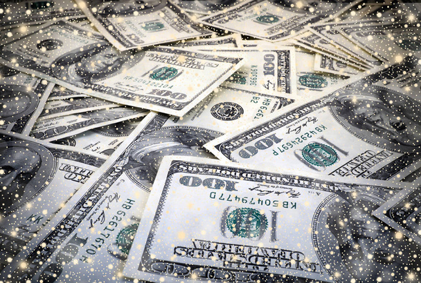 Monte di banconote da cento dollari sfondo con nevicate brillanti
 - Foto, immagini