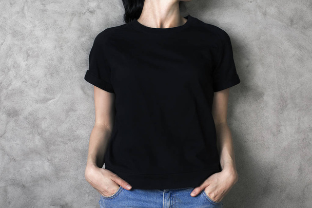 Girl in black shirt - Foto, imagen