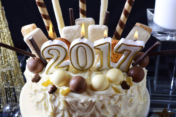 Feliz Ano Novo bolo de chocolate branco
 - Foto, Imagem