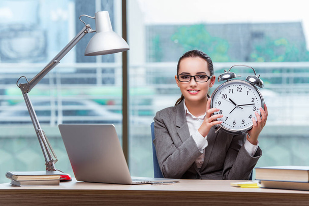 Businesswoman failing to meet her deadlines in business concept - Фото, изображение