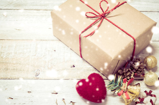 Κουτί δώρα Χριστουγέννων και η καρδιά - Φωτογραφία, εικόνα