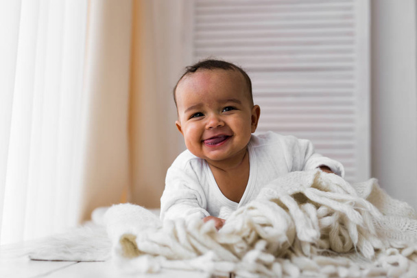 Egy afro-amerikai baba kisfiú portréja - Fotó, kép